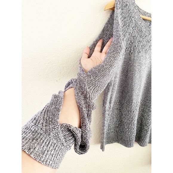 Soho Cold Shoulder sweater Size Medium - Picture 3 of 8